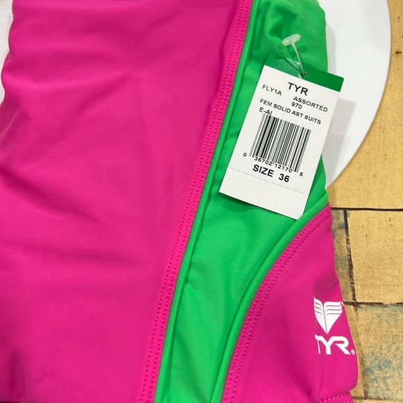 TYR FEMALE PERFORMANCE ONE PIECE SUIT SIZE 36 PINK/GREEN BRAND NEW - Picture 3 of 6